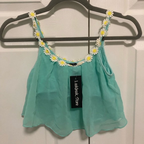 NWT BUNDLE 2 LookBook Store Crop Tops - Picture 1 of 2